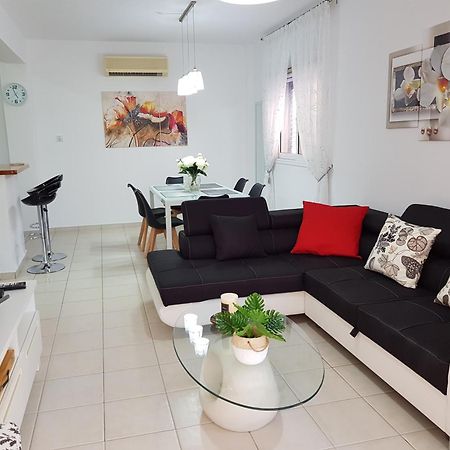 Paradise Gardens IV 2 Bd Amazing Apartment Paphos Exterior foto